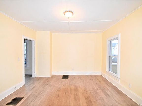 3rd image of 83 Franklin St