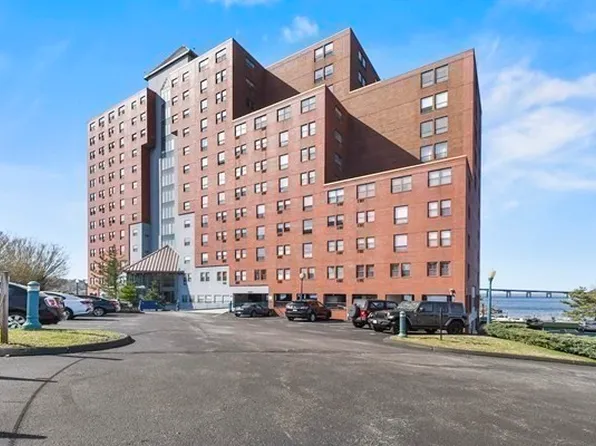 750 Davol St Unit 318, Fall River, MA 02720