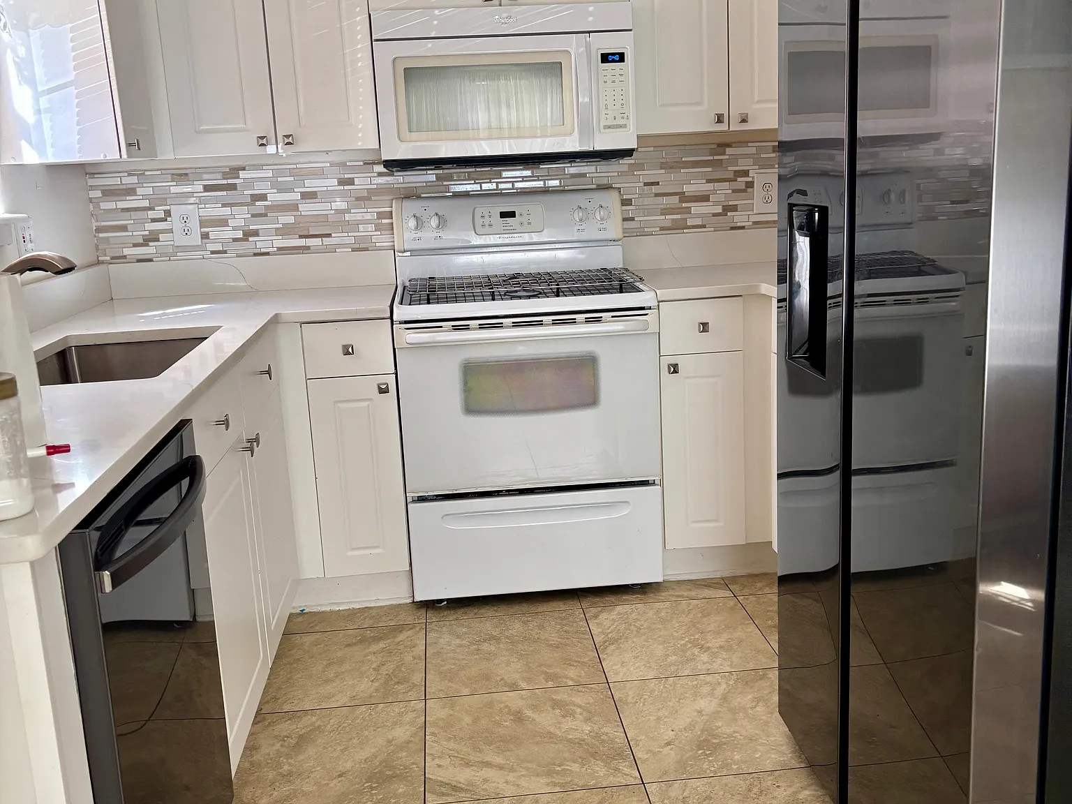 136 Luden Dr — Photo 4