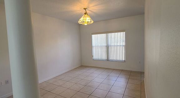 5th image of 871 Fraser Dr
