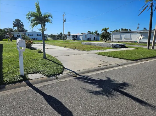 2771 Deerfield DR, NORTH FORT MYERS, FL 33917