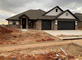 2439 Creekview Trl, Moore, OK 73160