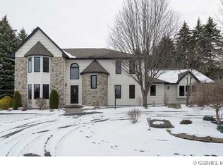 10 Emerald Hill Cir, Fairport, NY 14450