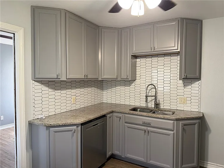 762 Sharon Dr — Photo 3