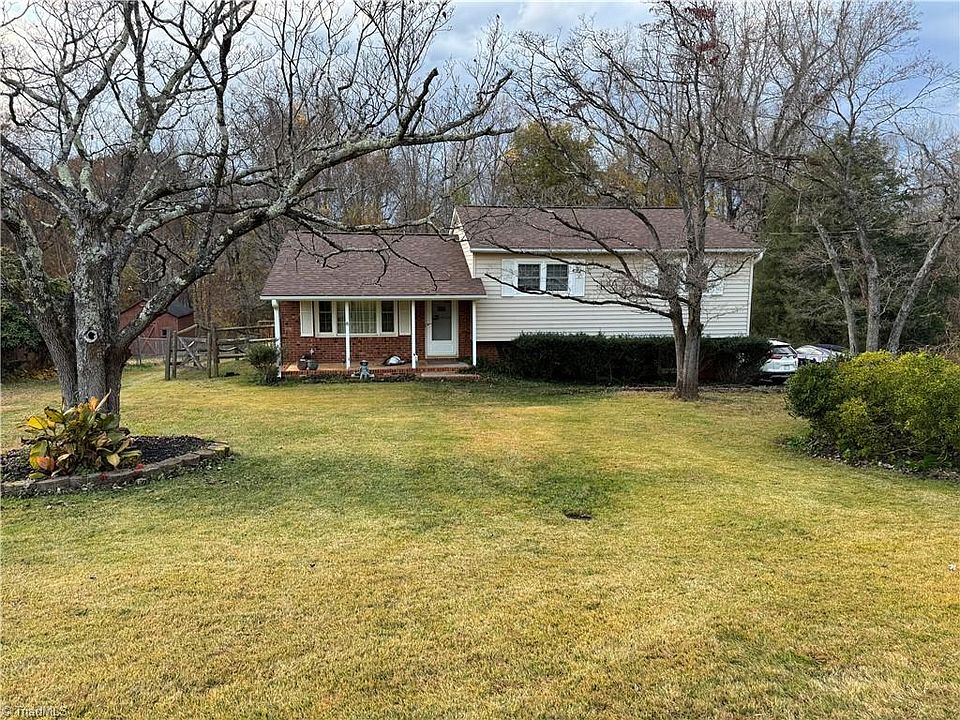 1st image of 924 Sportsmans Dr