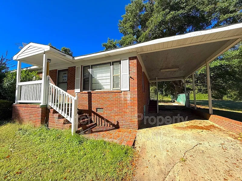 3 bed, 1.0 bath, 900 sqft, $1,400 — Photo 2