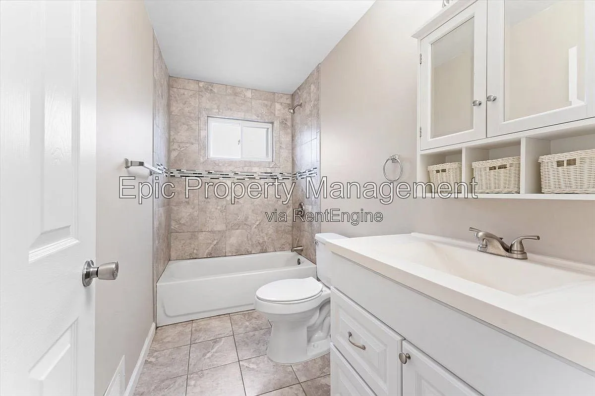 3 bed, 1.0 bath, $1,745 — Photo 4
