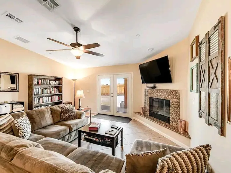 6585 Pine Spring Ave — Photo 2