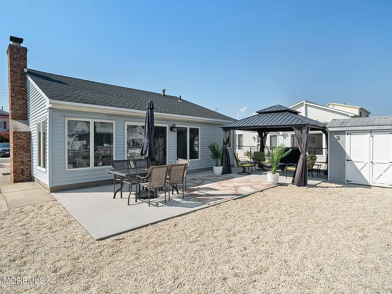 43 Florence Ln — Photo 4