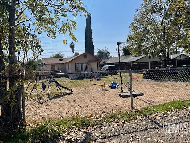 2nd image of 807 Castaic Ave