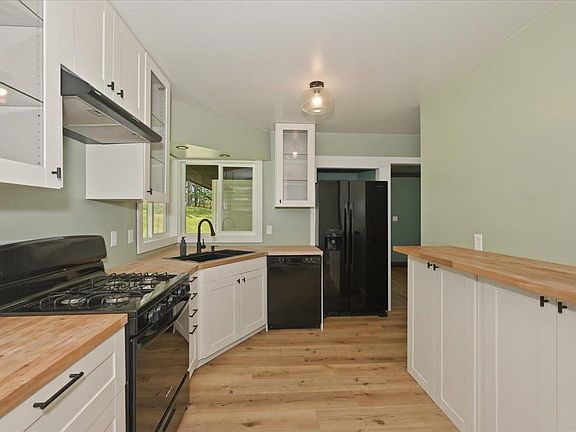 4th image of 2253 Hay Lake Rd