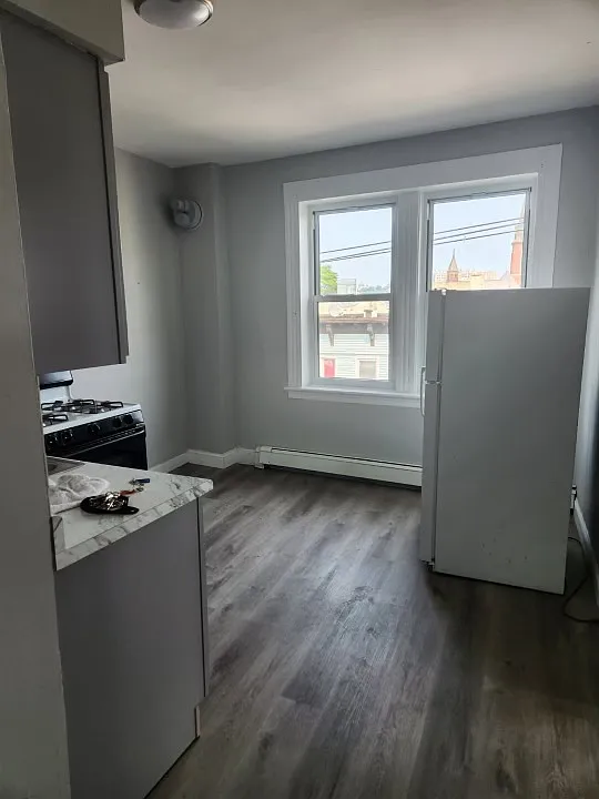 1 bed, 700 sqft, $1,400 — Photo 4