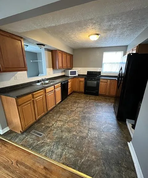 5119 Huntington Ave — Photo 3