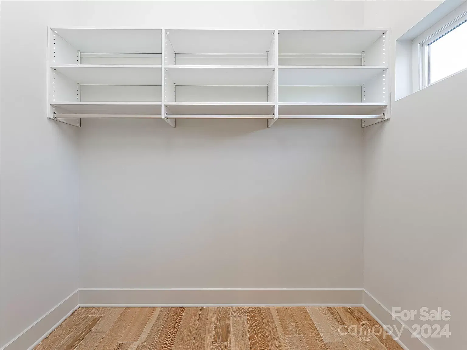 4 bed, 3.5 bath, 2170 sqft, $4,950 — Photo 3