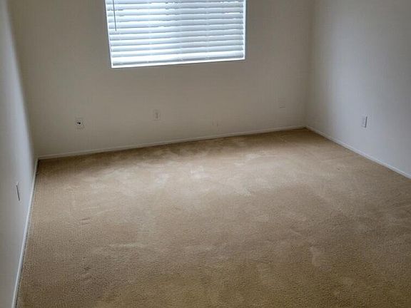 Master bedroom 10 x 12 new blinds