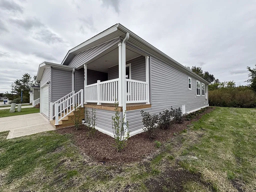 3 bed, 2.0 bath, 1502 sqft, $1,999 — Photo 3