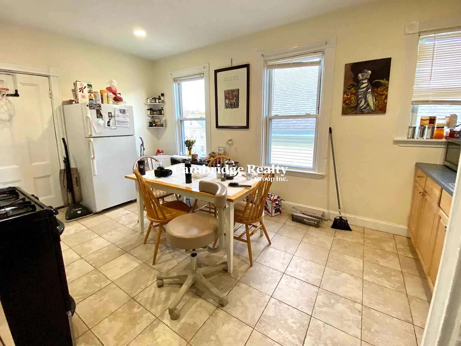 4 bed, 1.0 bath, 1400 sqft, $4,600 — Photo 3