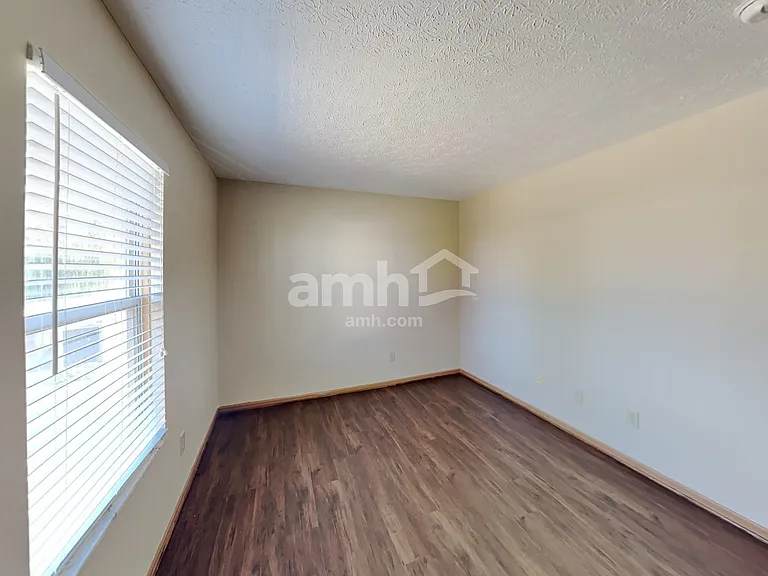 1064 Amherst Blvd — Photo 9