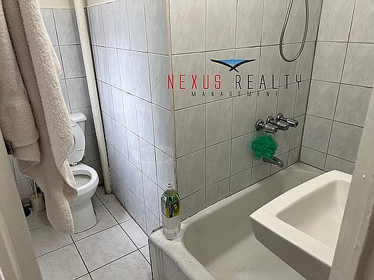1st image of 1305 40th Ave APT 1R