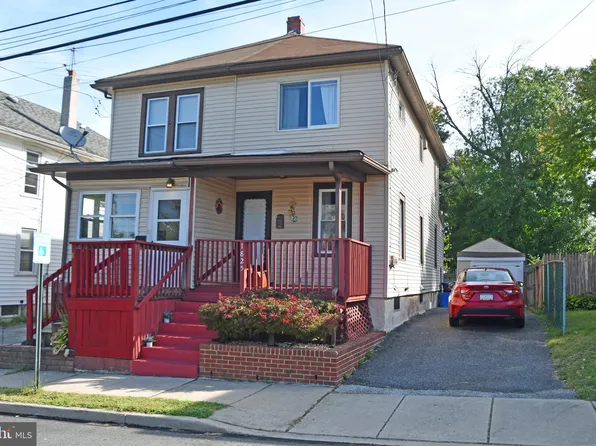 1825 Huddle St, Upper Chichester, PA 19061