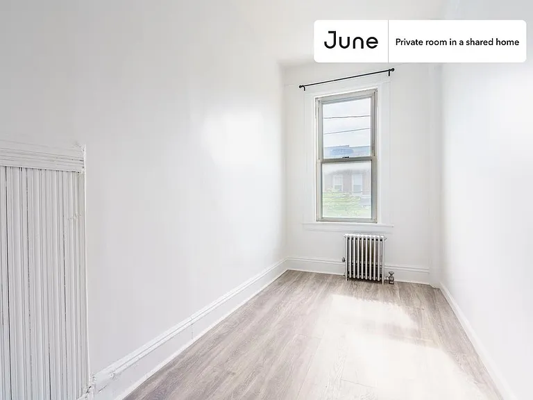 2444 43rd St #D — Photo 2
