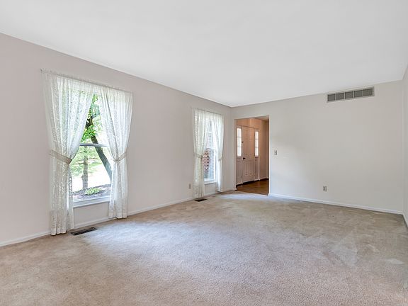5th image of 213 Wildwood Ct