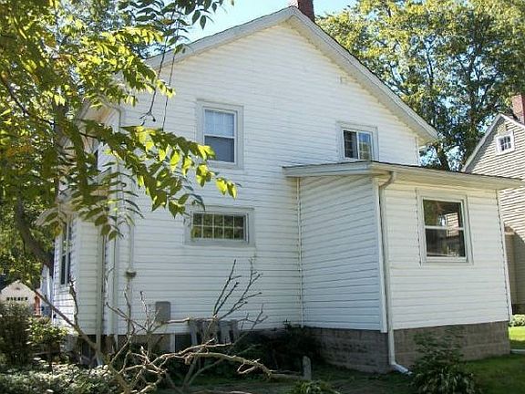 2nd image of 41718 Emerson Ct