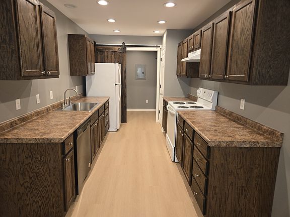 4th image of 218 Parrott Dr #102