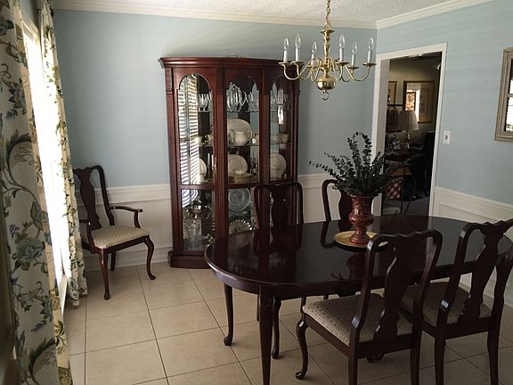 5th image of 915 Williamsburg Dr