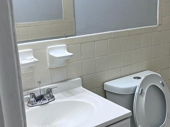 3rd image of 507 Ashlawn Dr APT 4