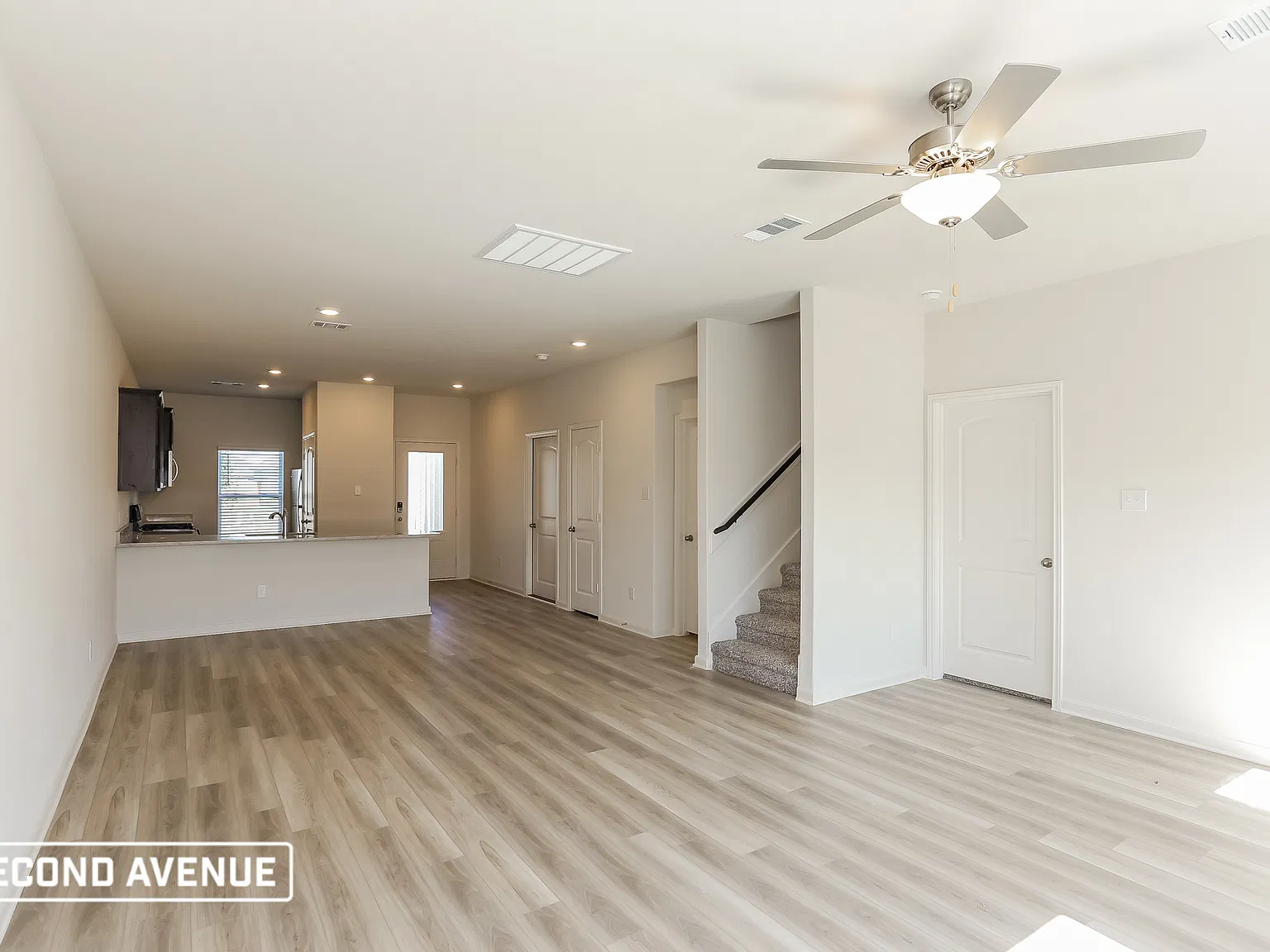 5 bed, 2.5 bath, 2501 sqft, $2,395 — Photo 3