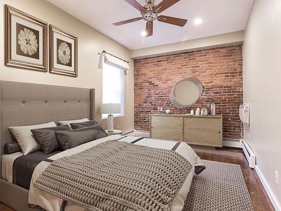 4th image of 922 Beacon St APT 23C