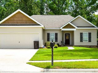 105 Village Ln, Headland, AL 36345