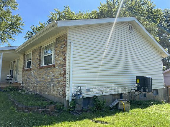 5th image of 1986 Lakeaire Dr