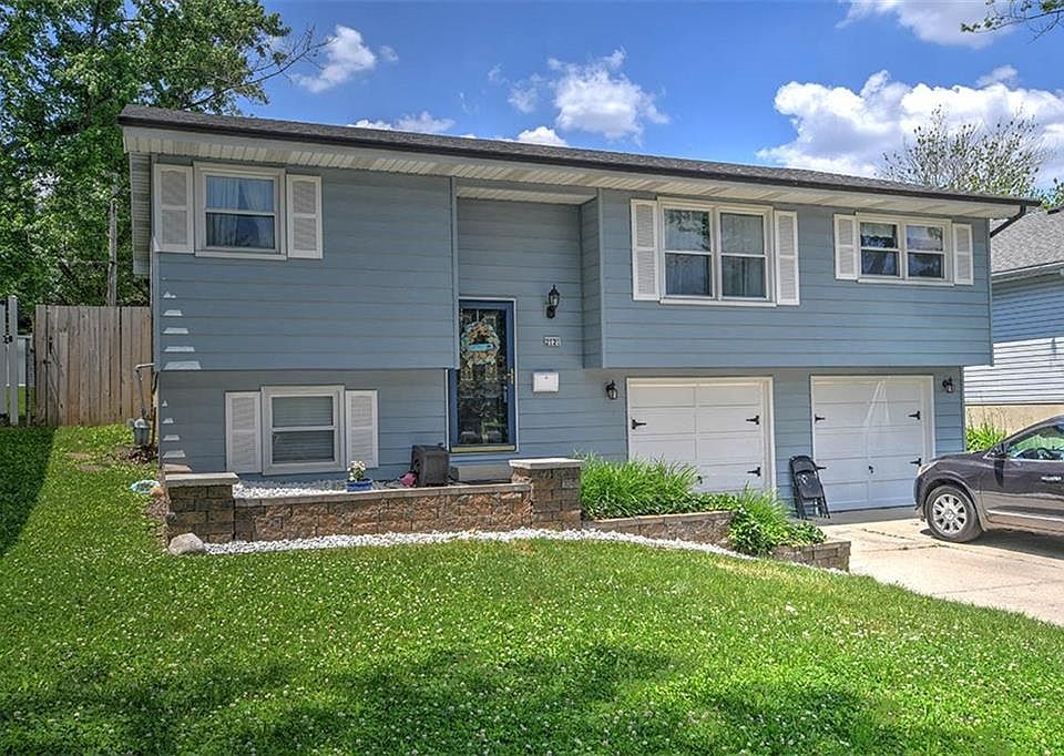 2nd image of 2121 N Oakcrest Ct
