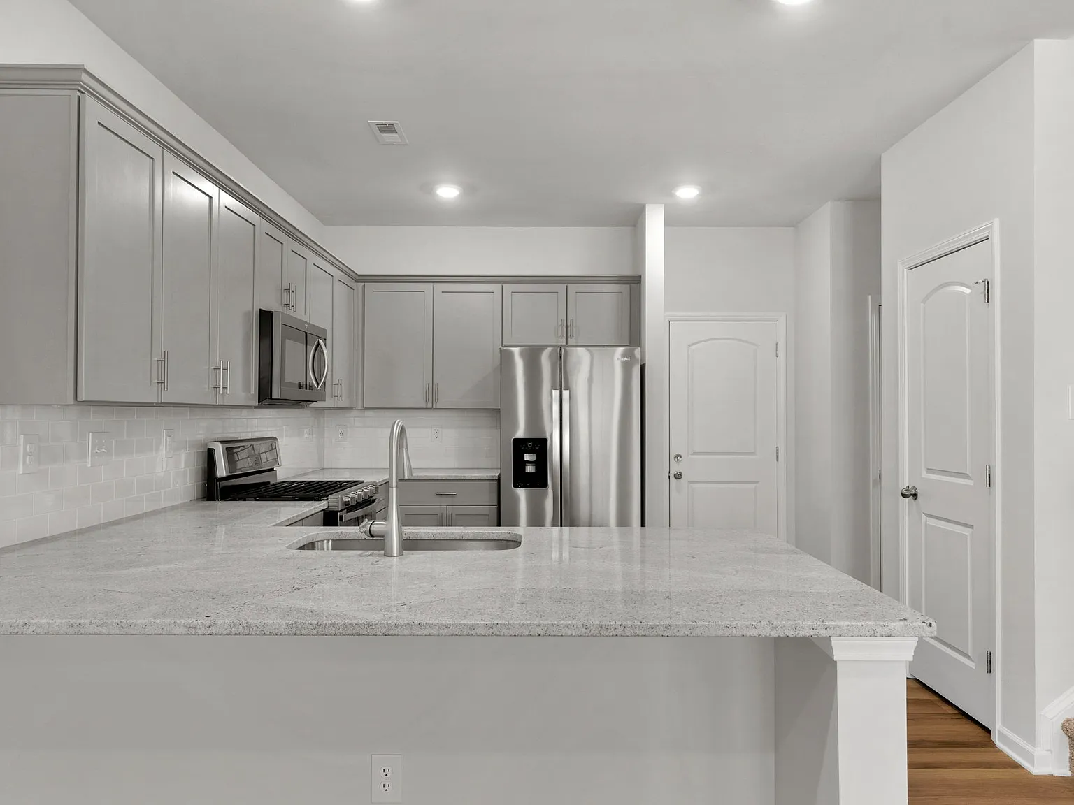 3 bed, 2.5 bath, 1892 sqft, $2,250 — Photo 4