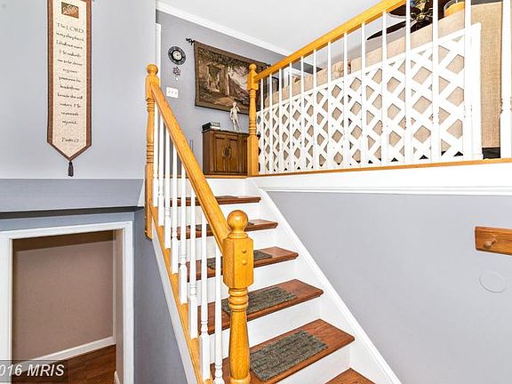 3rd image of 5009 Lee Hill Cir