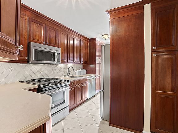 3rd image of 264 Broadway APT 1904