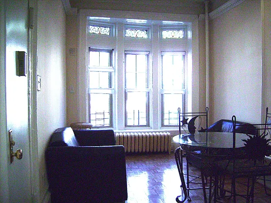 Rented by Perry Associates NYC Inc | media 34