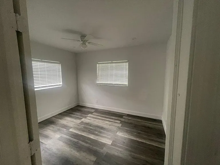 1060 SW 5th Ter — Photo 15