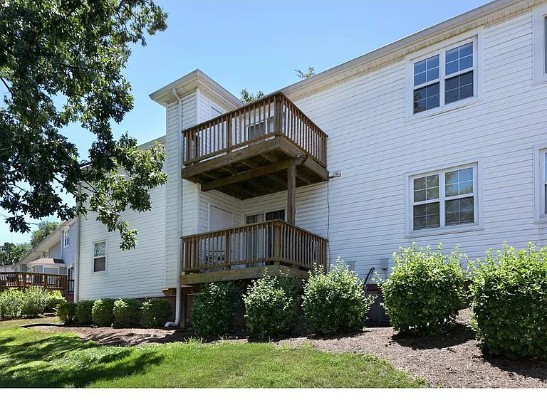 1422 Bluebird Ter — Photo 21