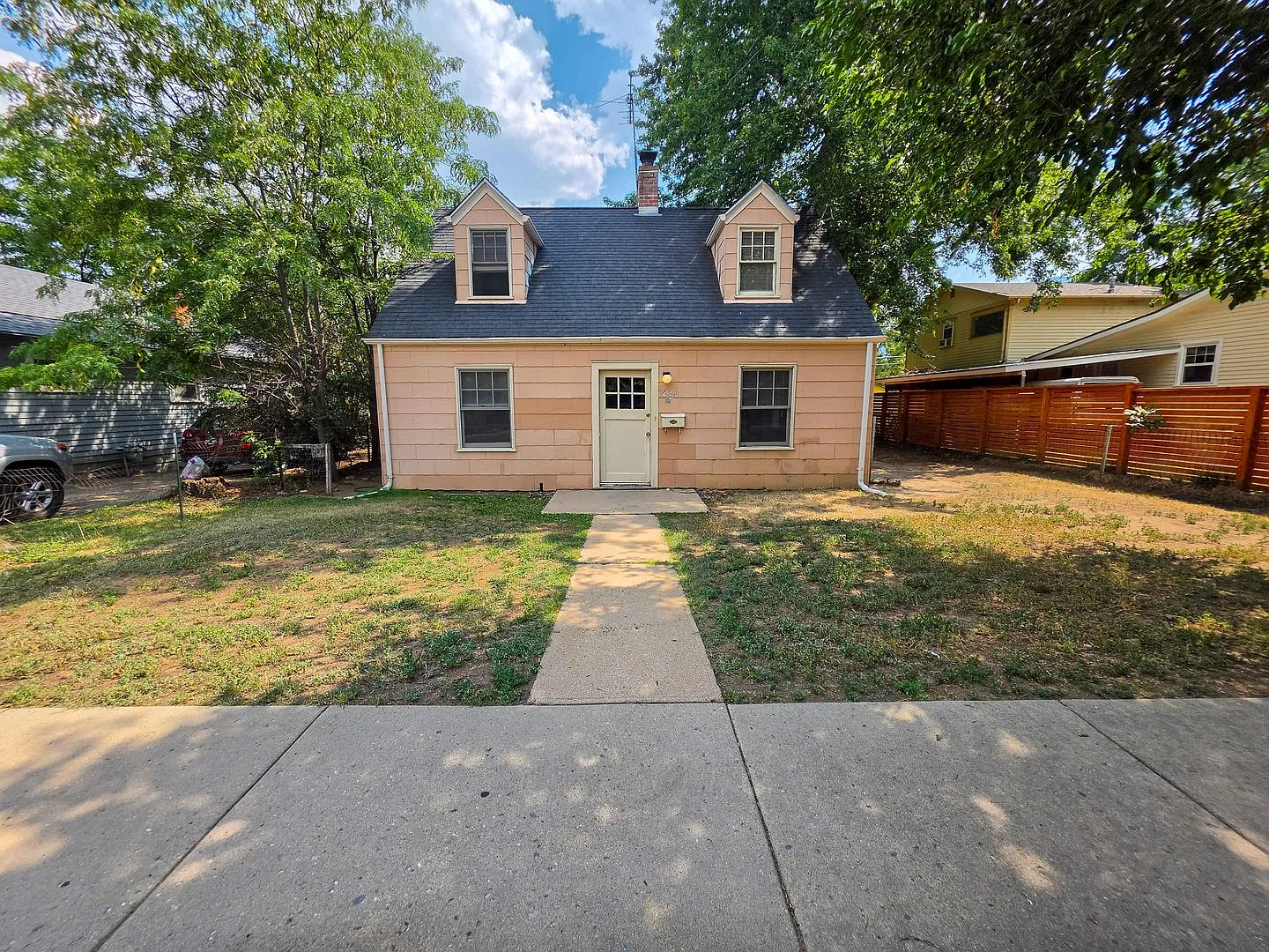 3 bed, 2 bath Two Story House in Goss/Grove. Close to campus. — Photo 1