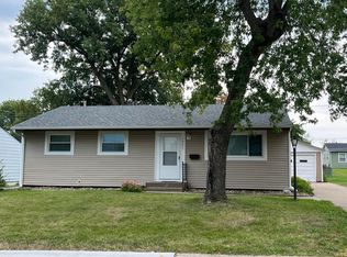 3021 Woodmayr Rd, Bettendorf, IA 52722