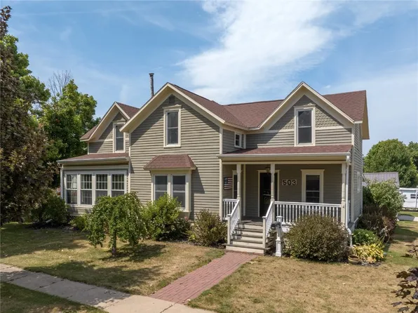 503 W 13th St, Vinton, IA 52349