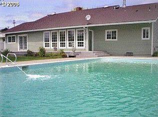 1865 NW Calkins Ave, Roseburg, OR 97471