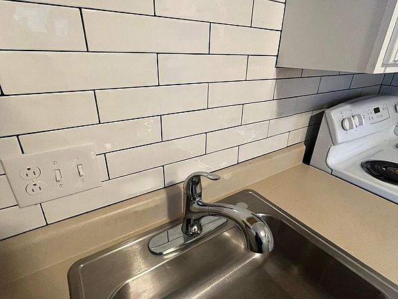 2nd image of 2212 Jefferson Ave #7