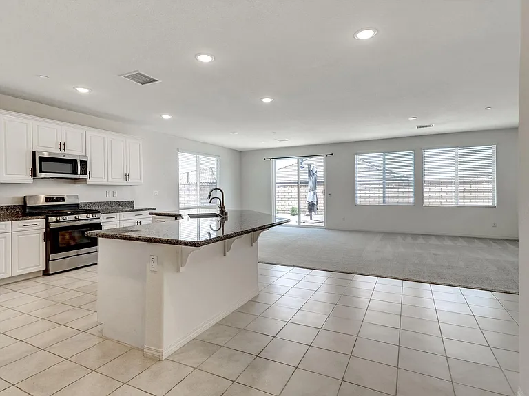 43885 Arancia Way — Photo 2