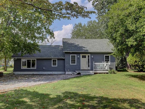 3rd image of 846 W Briar Ave
