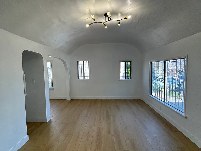 200 Rosemont Ave #1 — Photo 2