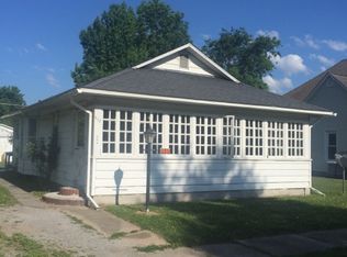 913 N 11th St, Herrin, IL 62948